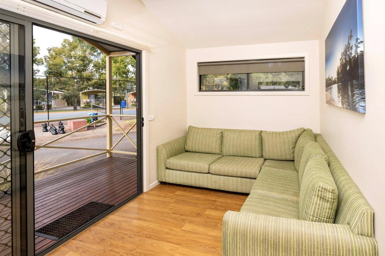Big4 Deniliquin Holiday Park ภายนอก รูปภาพ