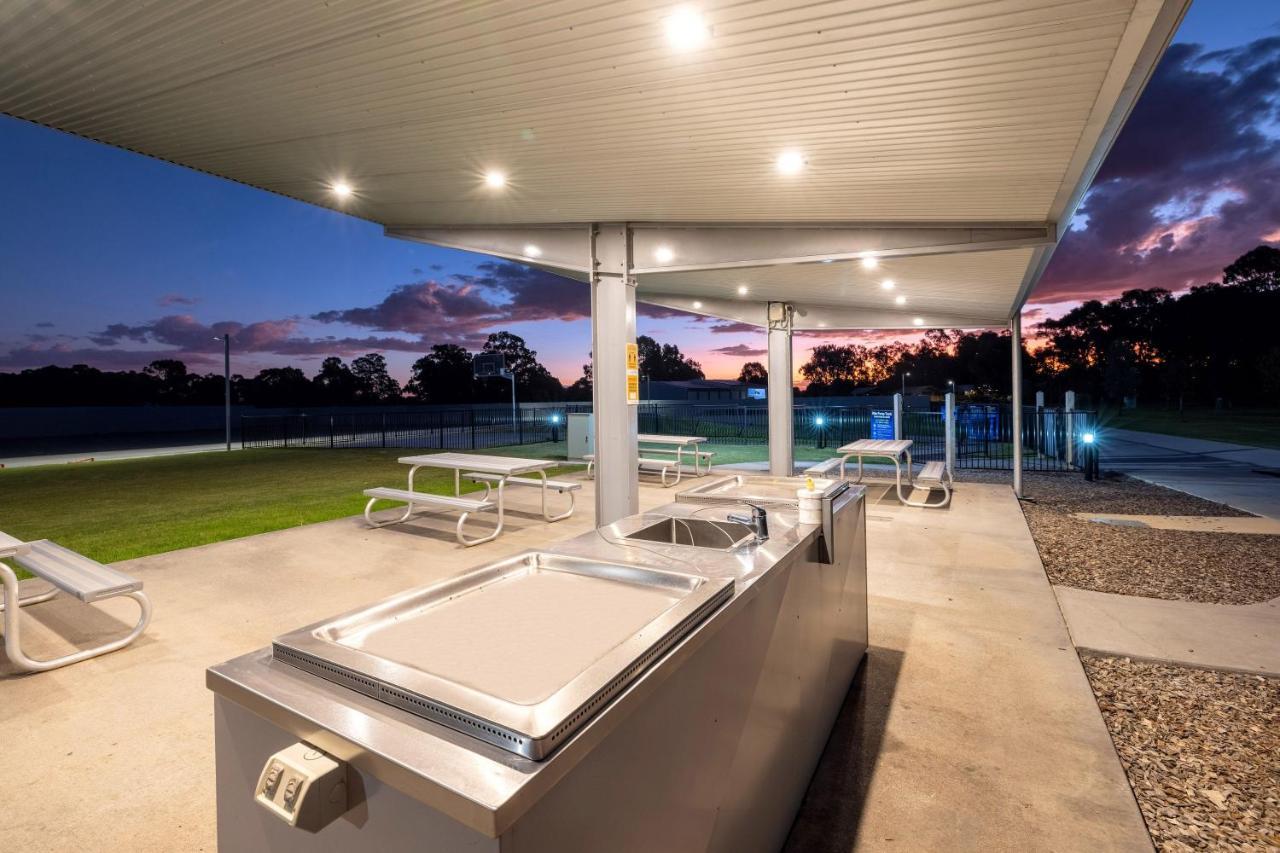 Big4 Deniliquin Holiday Park ภายนอก รูปภาพ