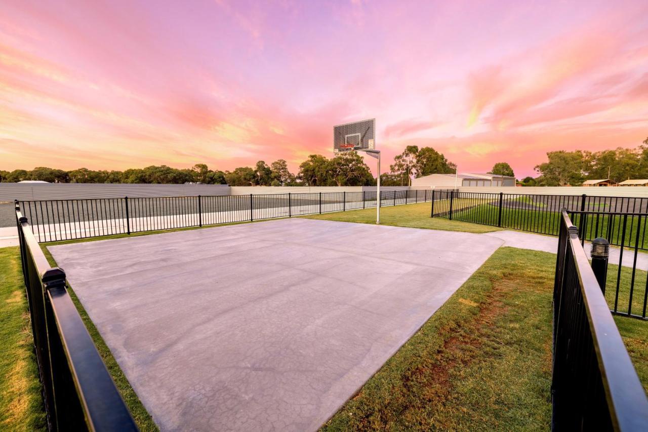 Big4 Deniliquin Holiday Park ภายนอก รูปภาพ