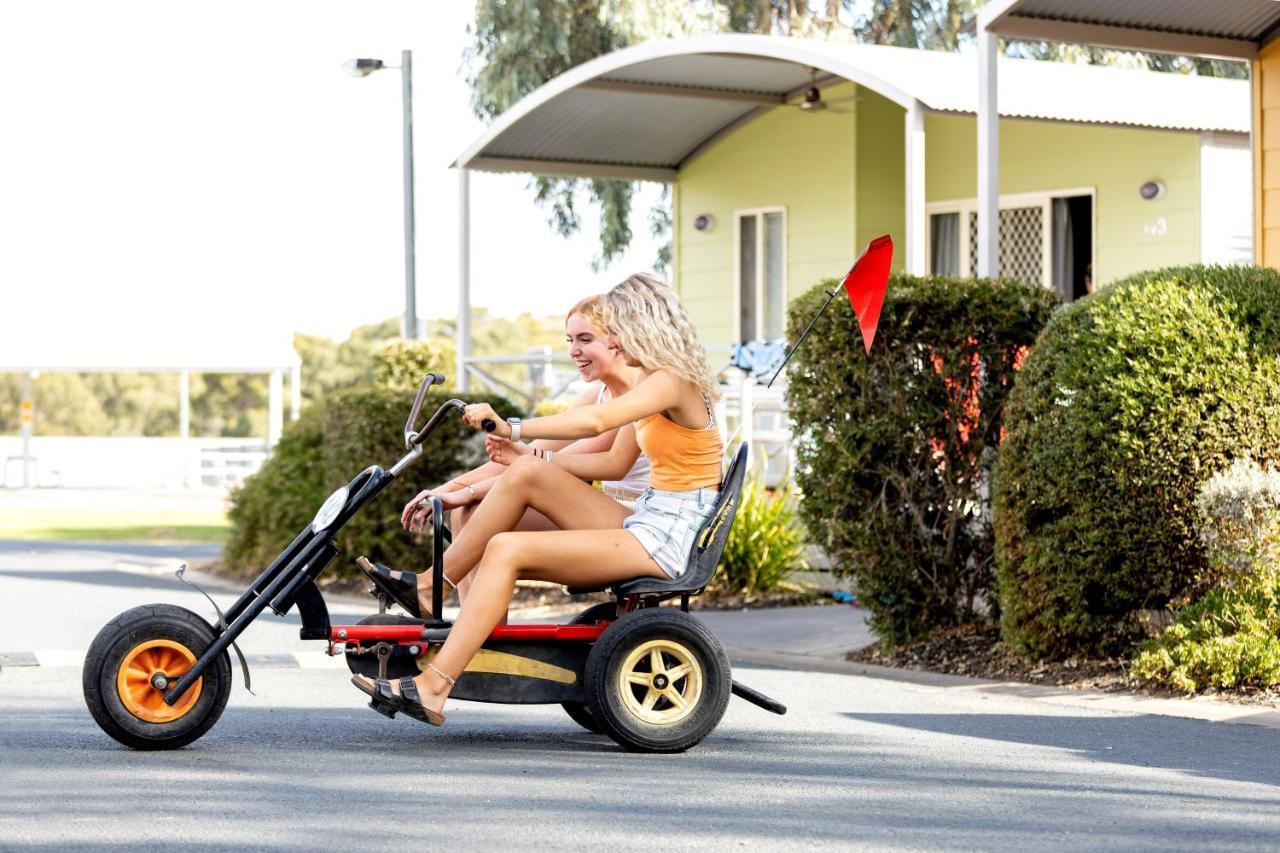 Big4 Deniliquin Holiday Park ภายนอก รูปภาพ