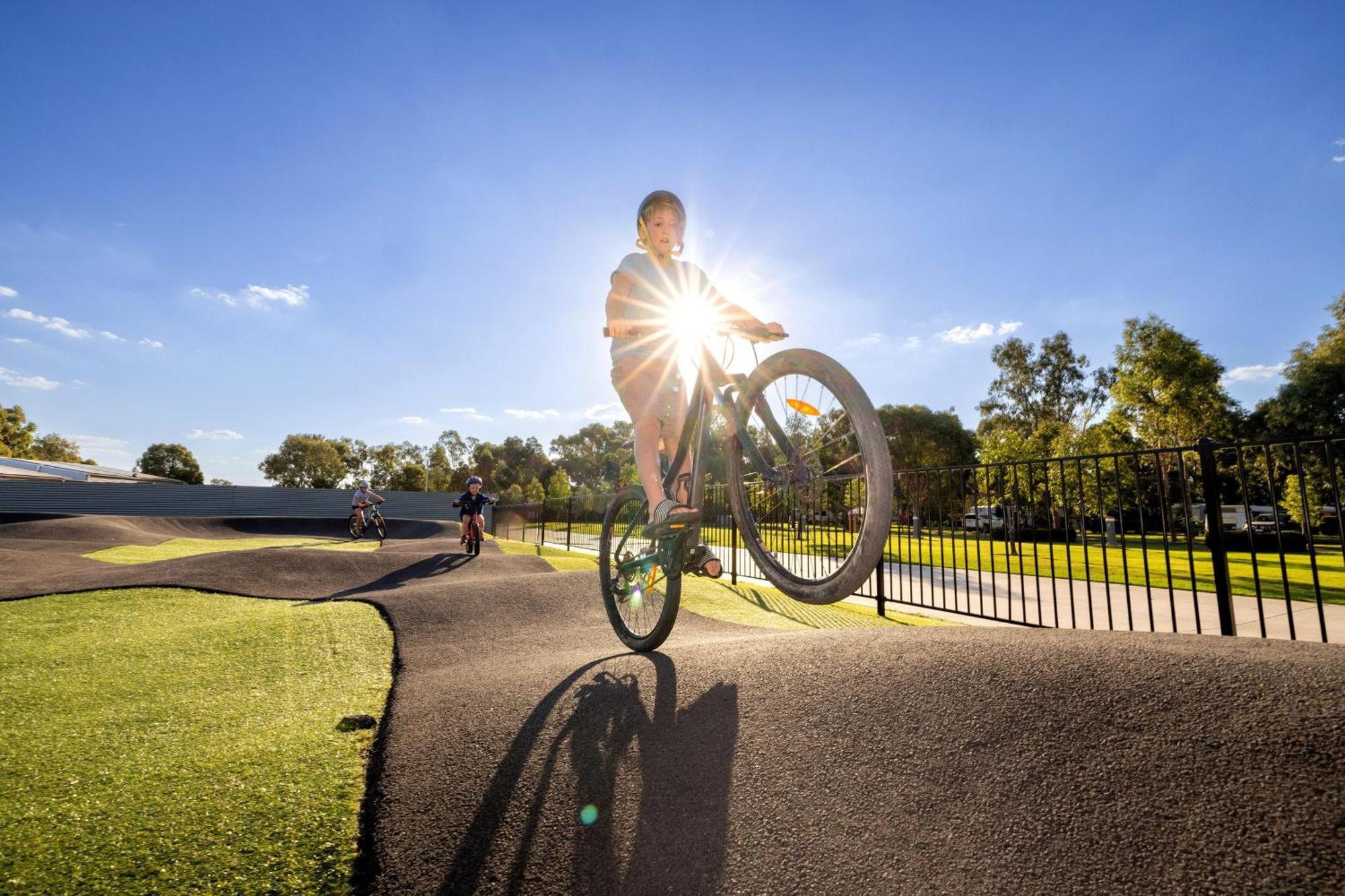 Big4 Deniliquin Holiday Park ภายนอก รูปภาพ