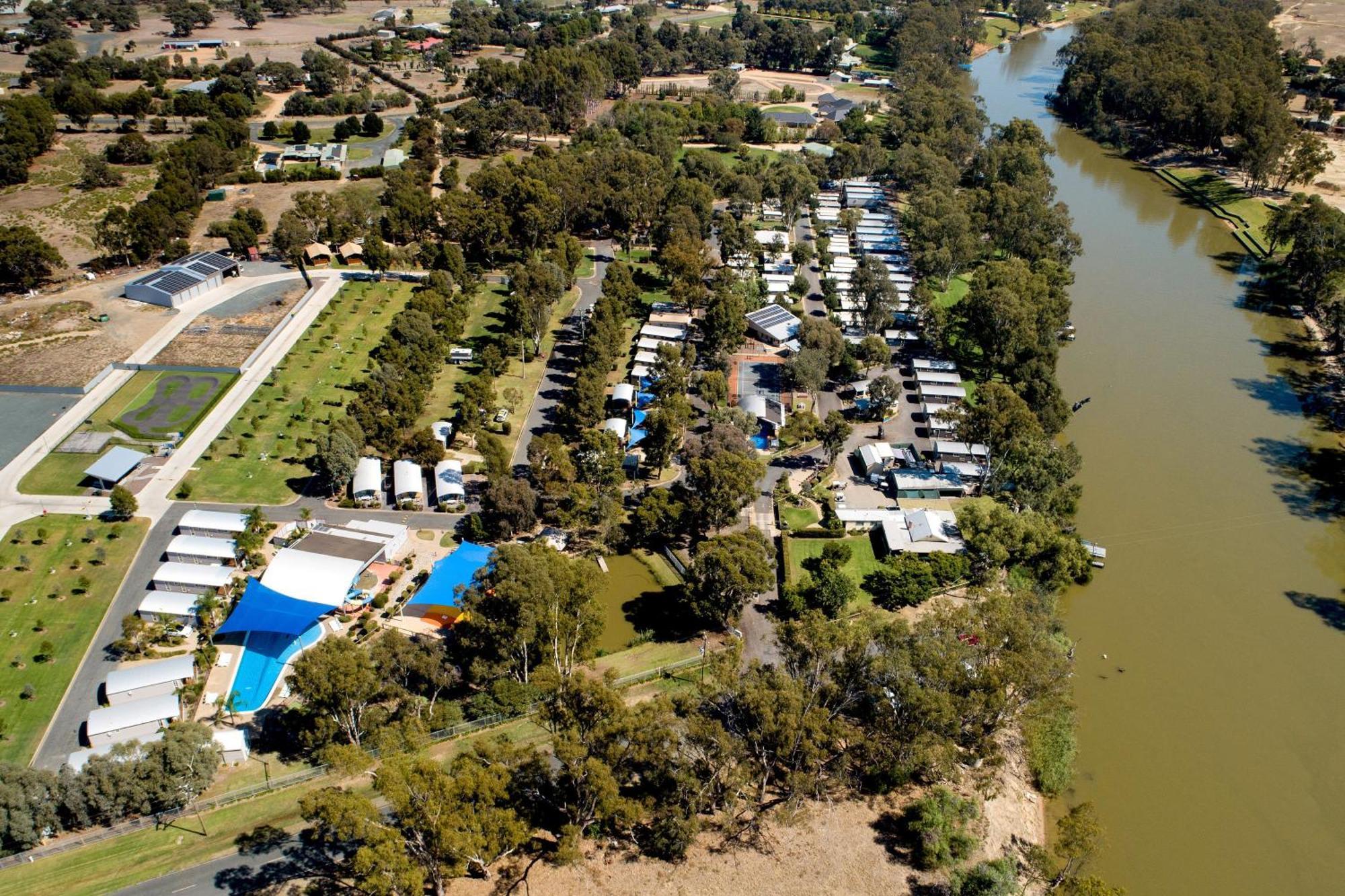 Big4 Deniliquin Holiday Park ภายนอก รูปภาพ