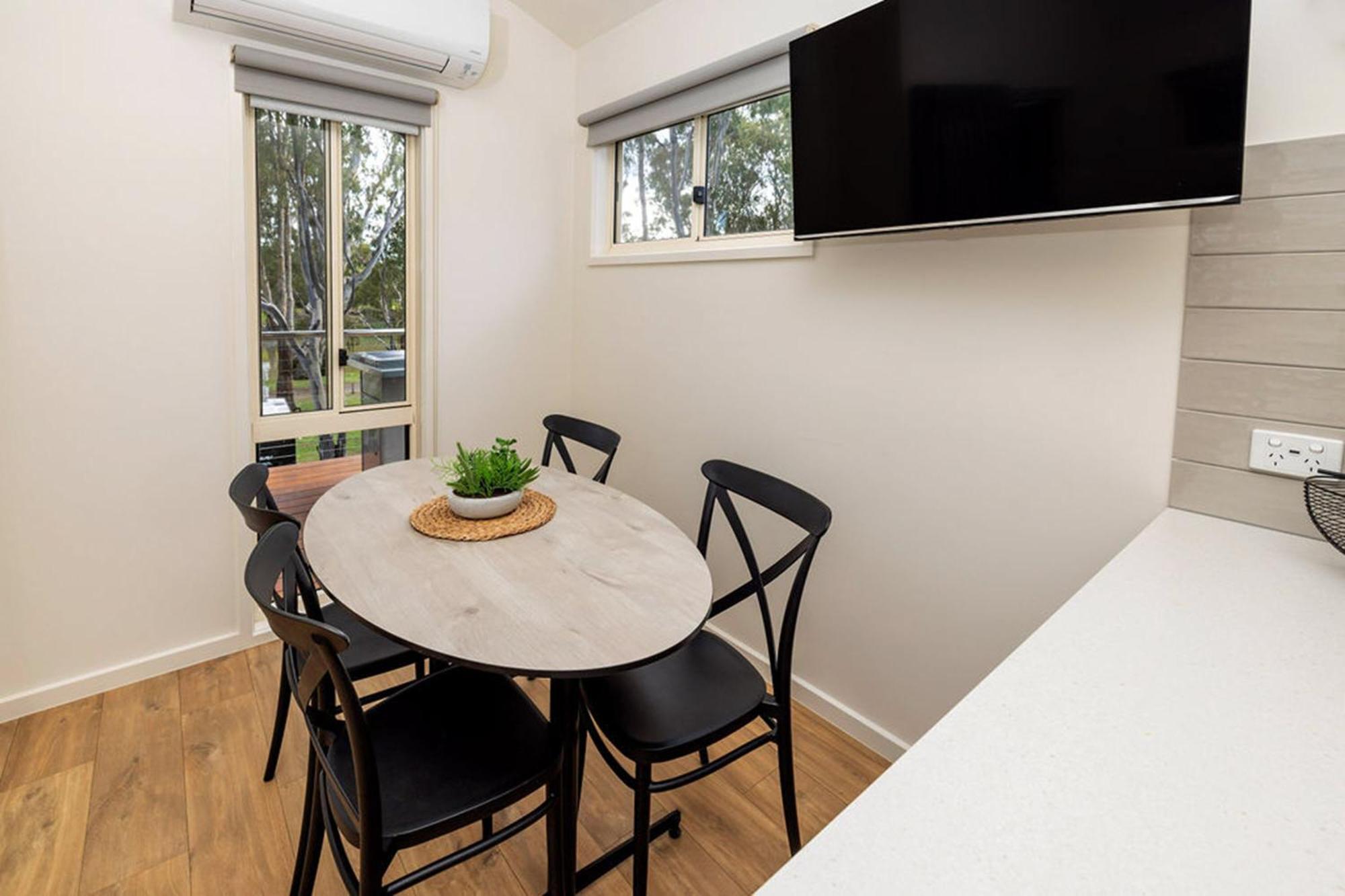 Big4 Deniliquin Holiday Park ห้อง รูปภาพ