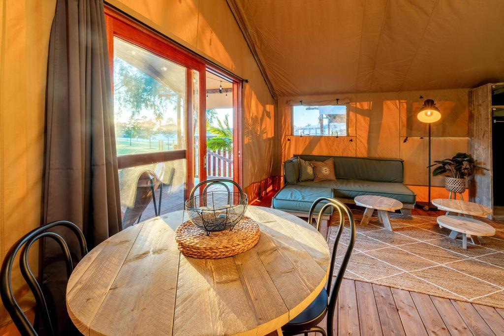 Big4 Deniliquin Holiday Park ภายนอก รูปภาพ