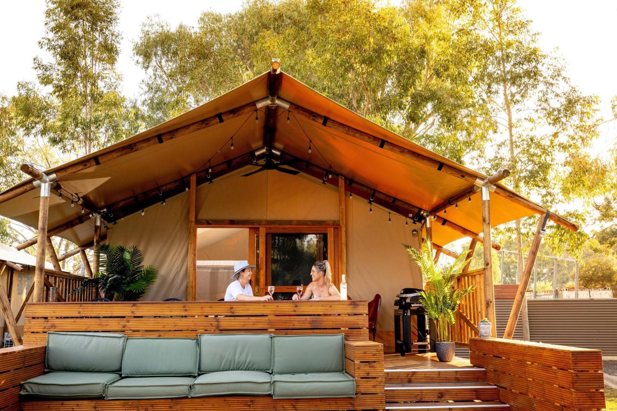 Big4 Deniliquin Holiday Park ภายนอก รูปภาพ