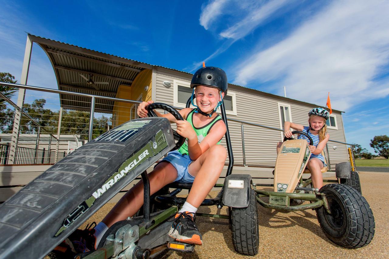 Big4 Deniliquin Holiday Park ภายนอก รูปภาพ