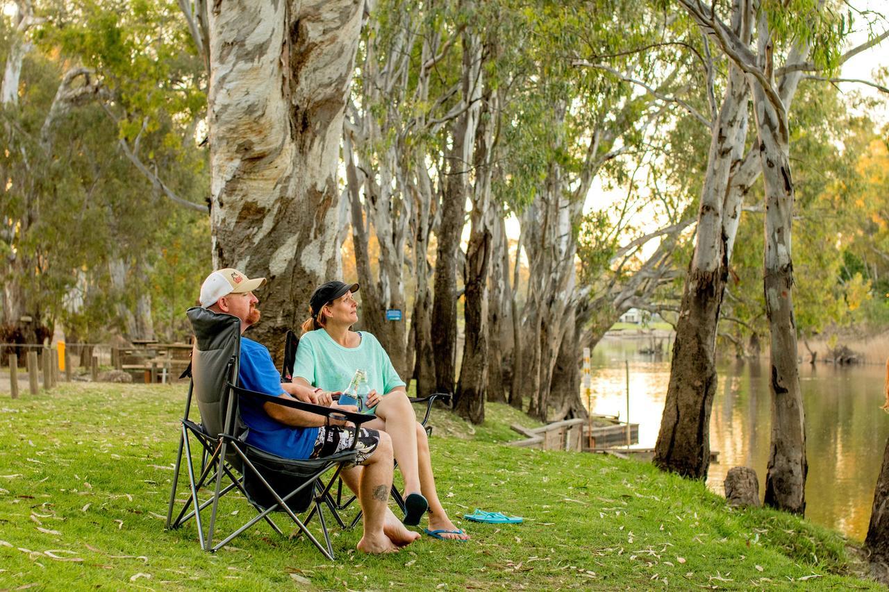 Big4 Deniliquin Holiday Park ภายนอก รูปภาพ